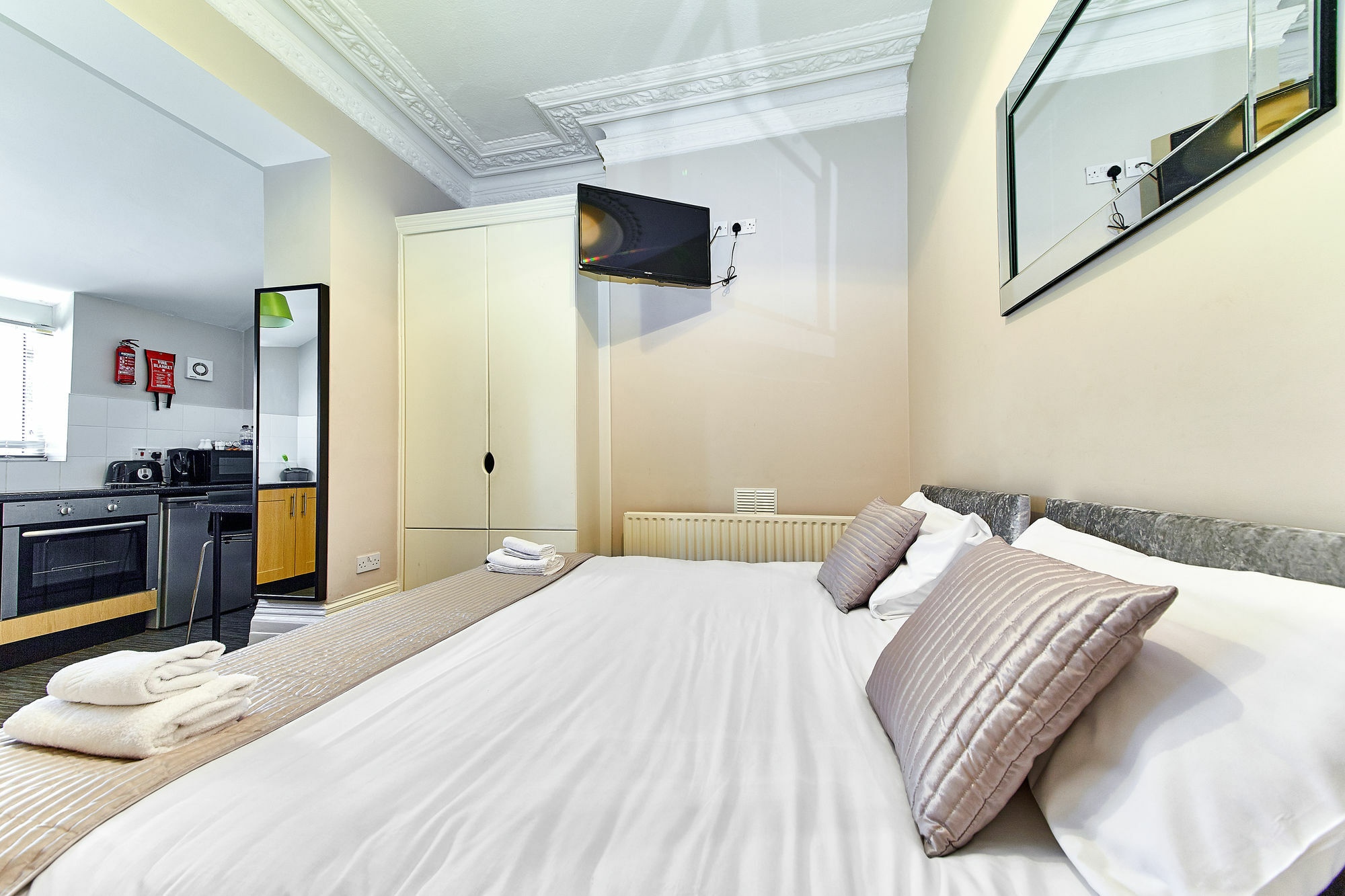 United Lodge Hotel And Apartments Лондон Екстериор снимка